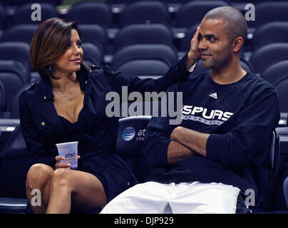 Oct. 18, 2008 - San Antonio, TEXAS, USA - SPORTS   Eva Longoria spends some time with  husband Tony Parker courtside before the start of the Spurs preseason game with the Indiana Pacers in San Antonio October 18, 2008.   San Antonio Spurs play the Indiana Pacers at the AT&T Center Saturday, October 18, 2008. (Credit Image: © San Antonio Express-News/ZUMAPRESS.com) Stock Photo