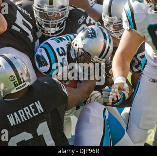 Carolina Panthers running back DeAngelo Williams (34) turns Carolina Panthers running back DeAngelo Williams (34) turns