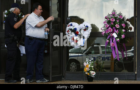 May 21, 2010 - West Memphis, AR, U.S. - 20 May 10 (mwwreath)  photo by Mark Weber - West Memphis Police officers and personal feel the support of the community as memorial wreaths are left in memory of two slain offices, outside their Broadway station Friday afternoon. Officers Sgt. Brandon Paudert and Officer Bill Evans were killed in the line of duty during a traffic stop Thursda Stock Photo