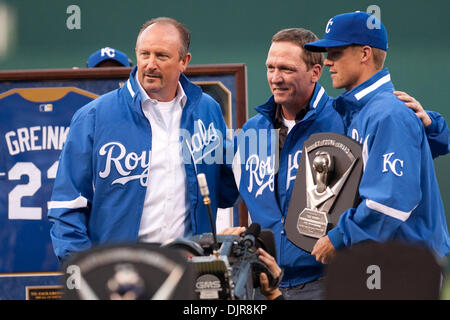 Kansas City Royals Pitcher Bret Saberhagen embraces Royals third baseman  George Brett after pitching a five-hitter to give the Royals the World  Series crown over the St. Louis Cardinals at night, Sunday