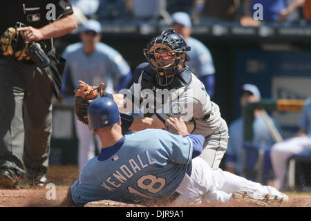 Seattle Mariners catcher Rob Johnson (32) visits Felix Hernandez on the  mound in the sixth inning of a baseball game against the Texas Rangers  Tuesday, June 8, 2010, in Arlington, Texas. Hernandez