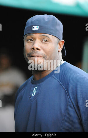 Stomper Jose Carlos Fajardo/Bay Area News Group  Mascot, Oakland athletics  baseball, Mlb american league