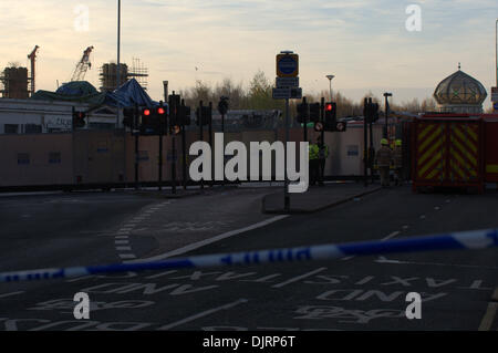 Glasgow, Scotland, UK. 30th November 2013. Police and rescue services at the Clutha Bar, Stockwell Street, Glasgow, as recovery opertation contiues following a police helicopter crashed into the roof of the pub Credit:  Tony Clerkson/Alamy Live News Stock Photo