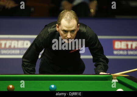 Apr. 20, 2010 - Sheffield, England - SHEFFIELD, ENGLAND - APRIL 20th: Graeme Dott of Scotland in action against  Peter Ebdon of England, during the 1st Round of the Betfred World Snooker Championships at the Crucible Theater in Sheffield, England. (Credit Image: © Michael Cullen/Southcreek Global/ZUMApress.com) Stock Photo