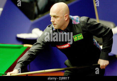 Apr. 20, 2010 - Sheffield, England - SHEFFIELD, ENGLAND - APRIL 20th : Mark King of England in action against   Steve Davis of England, during the 1st Round of the Betfred World Snooker Championships at the Crucible Theater in Sheffield, England. (Credit Image: © Michael Cullen/Southcreek Global/ZUMApress.com) Stock Photo