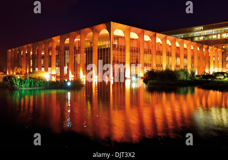 Brazil, Brasilia: Nocturnal view of the Itamaraty Palace Stock Photo