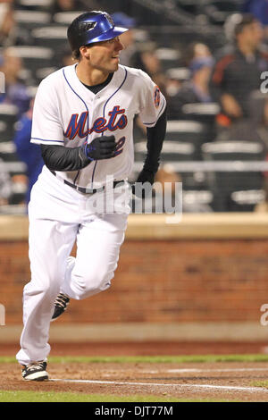 New York Mets outfielder Jeff Francoeur the lone offensive bright