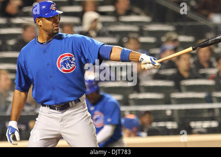 Chicago Cubs first baseman Derrek Lee (25) watches as the ball