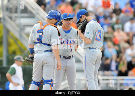 Florida head coach Kevin O'Sullivan meets with officials before an NCAA ...