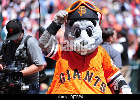 LOU SEAL PREDICTS HOME RUN!! Giants mascot Lou Seal cheers BEFORE