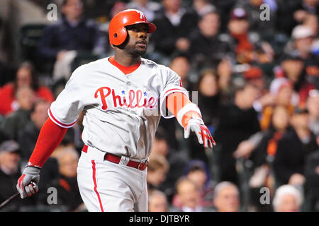 IMG_9232, Ryan Howard stepping into his powerful swing.