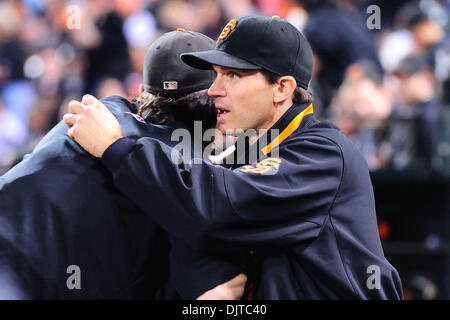 Giants vs. Tigers, World Series: Tim Lincecum, Barry Zito paint surreal Cy  Young comeback picture - SB Nation Bay Area
