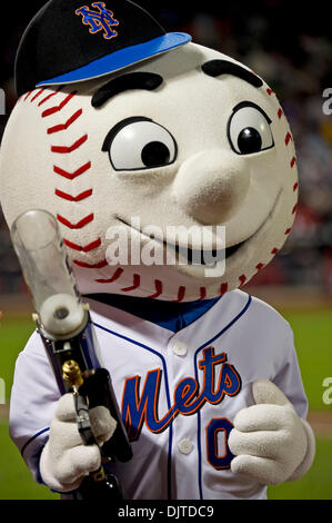 Mr Met during the game between the Philadelphia Phillies and New York Mets  at Citi Field in New York. (Credit Image: © Bill Guerro/Southcreek  Global/ZUMApress.com Stock Photo - Alamy