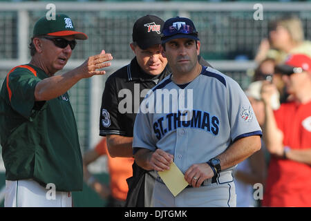 Miami Hurricanes head coach Jim Morris (3) goes over ground rules with St. Thomas University Bobcats Head Coach Jorge Perez (28)..The 14th ranked Miami Hurricanes defeated the St. Thomas University Bobcats 9-6 at Alex Rodriguez Park in Coral Gables, Florida. (Credit Image: © Ron Hurst/Southcreek Global/ZUMApress.com) Stock Photo