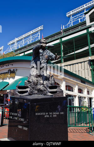 harry caray statue outside wrigley field bleachers entrance Chicago  Illinois USA Stock Photo - Alamy