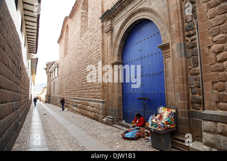 Quechua women in traditional dress at Calle Loreto, Cuzco, Peru. Stock Photo