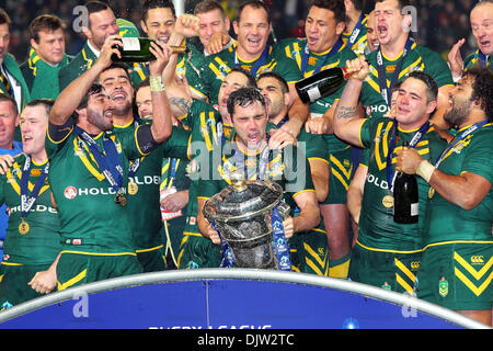 Manchester, UK. 30th Nov, 2013. Team Australia lift the trophy and celebrate winning the Rugby League World Cup Final between New Zealand and Australia at Old Trafford Manchester. Credit:  Action Plus Sports/Alamy Live News Stock Photo