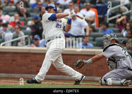 Apr. 5, 2010 - Flushing, New York, U.S - 05 April 2010: New York Mets catcher Rod Barajas (21) fouls off a ball at Citi Field in Flushing, New York. The New York Mets went on to win 7-1 over the Florida Marlins. .Mandatory Credit: Alan Maglaque / Southcreek Global (Credit Image: © Southcreek Global/ZUMApress.com) Stock Photo