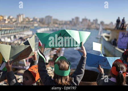 (131130) -- GAZA, Nov. 30, 2013 (Xinhua)  -- Palestinian children hold a banner reading 'No siege' during a protest against Israel's maritime blockade on the Gaza Strip at a port in Gaza City, Nov. 30, 2013. (Xinhua/Wissam Nassar) Stock Photo