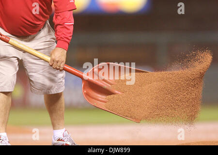 Cincinnati grounds crew member serves as GABP rain delay human stake