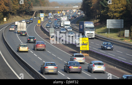 TRAFFIC TRAVELLING IN ROADWORKS SECTION OF THE M6 MOTORWAY WITH FREE BREAKDOWN RECOVERY SIGN SPEED LIMIT 50MPH CAMERAS GATSO UK Stock Photo