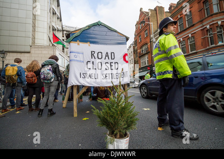 Prawer Plan ‘Day of Rage’ protest by Israeli Embassy in London Stock Photo