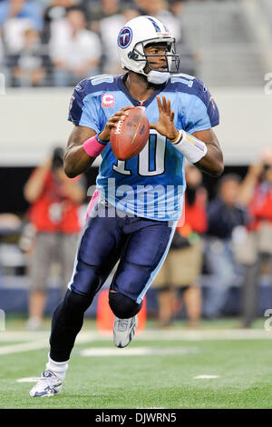 10 October 2010: Former Titans quarterback Vince Young throwing the  football. The Tennessee Titans defeated the Dallas Cowboys 34 to 27 at  Cowboys Stadium in Arlington, Texas. (Icon Sportswire via AP Images Stock  Photo - Alamy