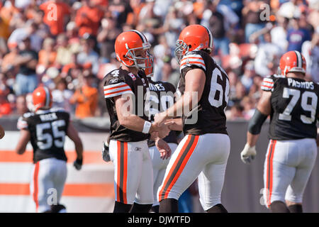 Cleveland Browns center Ryan Pontbriand (64) before an exhibition football  game Saturday, Aug. 15, 2009, in Green Bay, Wis. (AP Photo/Jim Prisching  Stock Photo - Alamy