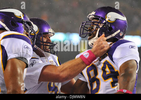 Minnesota Vikings Wide receiver Randy Moss heads to the