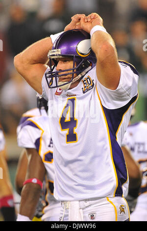 Photo: Minnesota Vikings quarterback Brett Favre reacts after throwing his  500th career touchdown pass at New Meadowlands Stadium in New Jersey -  NYP20101011113 