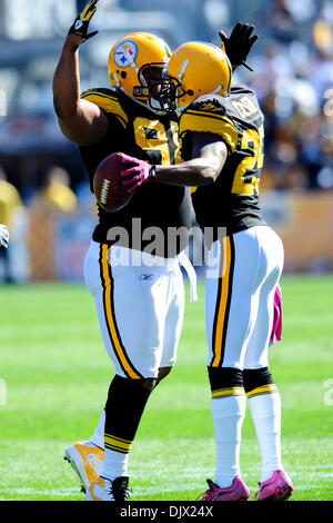 Pittsburgh Steelers Ryan Clark celebrates the Steelers 24-19 win