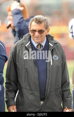 Oct. 22, 2010 - Minneapolis, Minnesota, United States of America - Penn State university head coach Joe Paterno on the sidelines during the game between the Minnesota Gophers and the Penn State Nittany Lions at the TCF Stadium in Minneapolis, Minnesota.  Penn State defeats  Minnesota 33-21. (Credit Image: © Marilyn Indahl/Southcreek Global/ZUMApress.com) Stock Photo