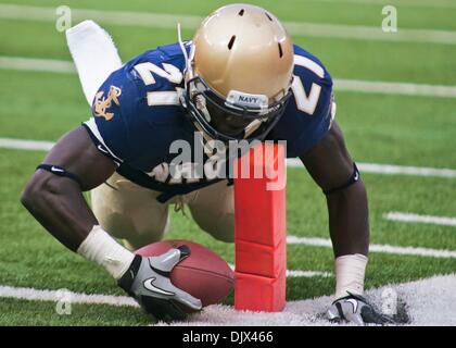 Oct. 23, 2010 - East Rutherford, New Jersey, United States of America - Navy RB (#21) Gee Gee Greene scores late in the 2nd half. Navy leads 21-10 at half time at The New Giant's Stadium in East Rutherford New Jersey (Credit Image: © Saquan Stimpson/Southcreek Global/ZUMApress.com) Stock Photo