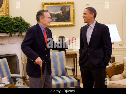US President Barack Obama meets with former President George H.W. Bush in the Oval Office of the White House January 30, 2010 in Washington, DC. Stock Photo