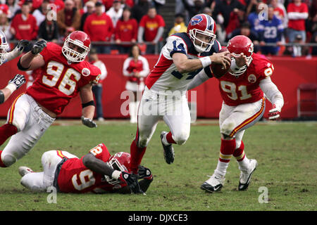 Kansas City Chiefs Wallace Gilberry during an NFL football game against the  Buffalo Bills Sunday, Oct. 31, 2010, in Kansas City, Mo. (AP Photo/Ed Zurga  Stock Photo - Alamy