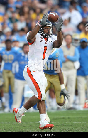 Oregon State Beavers Running Back Jacquizz Rodgers (1) Looks For Some ...