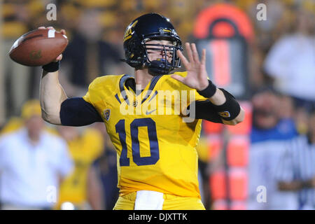 Nov. 13, 2010 - Berkeley, California, United States of America - California Golden Bears quarterback Brock Mansion (10) drops back to pass during the NCAA game between the California Golden Bears and the Oregon Ducks at Memorial Stadium.  Oregon leads 8-7 at the half. (Credit Image: © Matt Cohen/Southcreek Global/ZUMApress.com) Stock Photo