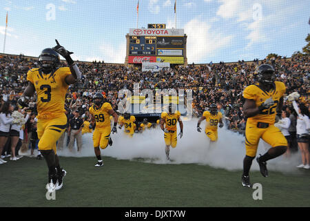 Nov. 13, 2010 - Berkeley, California, United States of America - The California Golden Bears take the field before the NCAA game between the California Golden Bears and the Oregon Ducks at Memorial Stadium.  Top-ranked Oregon beat Cal 15-13. (Credit Image: © Matt Cohen/Southcreek Global/ZUMApress.com) Stock Photo