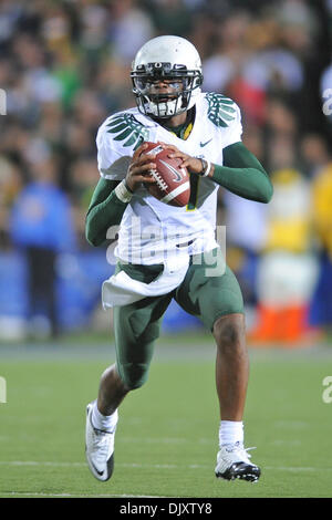 Nov. 13, 2010 - Berkeley, California, United States of America - Oregon Ducks quarterback Darron Thomas (1) scrambles during the NCAA game between the California Golden Bears and the Oregon Ducks at Memorial Stadium.  Top-ranked Oregon beat Cal 15-13. (Credit Image: © Matt Cohen/Southcreek Global/ZUMApress.com) Stock Photo