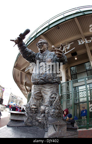 harry caray statue at wrigely