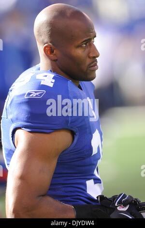 New York Giants - DE Osi Umenyiora during pregame warmups