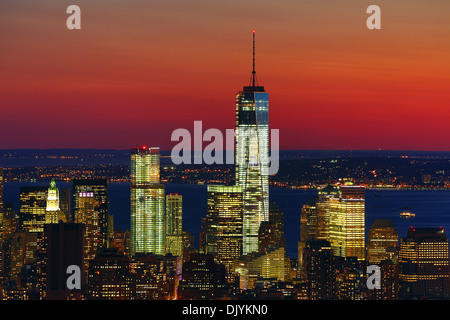 General view of the New York Manhattan city skyline at sunset and One World Trade Center ( 1 WTC ), New York. America Stock Photo