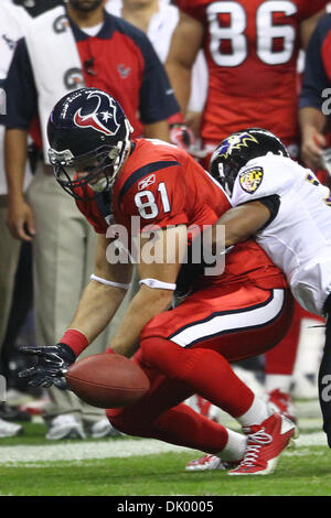 Baltimore Ravens tight end Josh Oliver catches a pass from quarterback ...