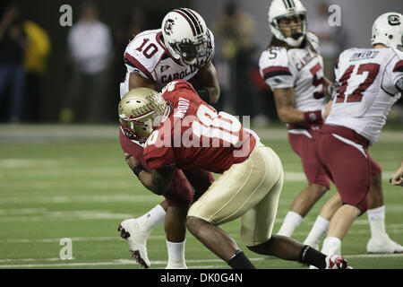 Dec. 31, 2010 - Atlanta, Georgia, United States of America - Dec 31, 2010: South Carolina running back Brian Maddox runs to the outside before being stopped by Florida State safety Nick Moody. (Credit Image: © Jeremy Brevard/Southcreek Global/ZUMAPRESS.com) Stock Photo