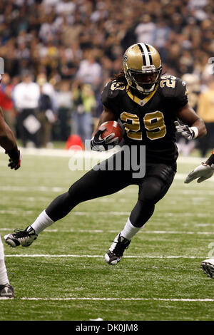 Dec 12, 2010: New Orleans Saints running back Chris Ivory (29) runs with the ball during game action between the New Orleans Saints and the Tampa Bay Buccaneers at the Louisiana Superdome in New Orleans, Louisiana. The Buccaneers won 23-13. (Credit Image: © Donald Page/Southcreek Global/ZUMAPRESS.com) Stock Photo
