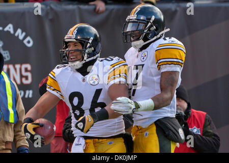 Pittsburgh Steelers receivers Hines Ward (86) and Mike Wallace (17)  participate in the NFL team's practice in Pittsburgh, Wednesday , Jan. 12,  2011. The Steelers host the Baltimore Ravens Jan. 15 in