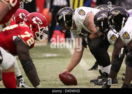 Minnesota Vikings center Matt Birk is shown during an NFL football game  against the Washington Redskins Sunday, Dec. 23, 2007 in Minneapolis.(AP  Photo/Tom Olmscheid Stock Photo - Alamy