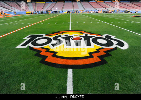 Oregon's Darron Thomas throws a pass during the first half of the BCS  National Championship NCAA college football game Monday, Jan. 10, 2011, in  Glendale, Ariz. (AP Photo/Charlie Riedel Stock Photo - Alamy