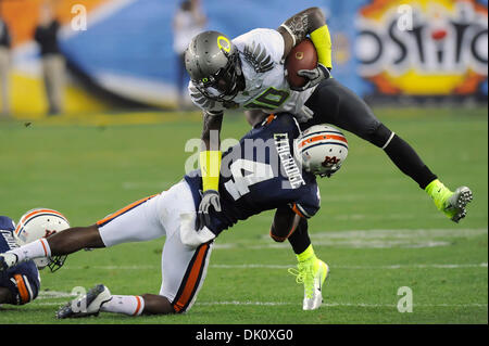 during the first half of the BCS National Championship NCAA college football  game Monday, Jan. 10, 2011, in Glendale, Ariz. (AP Photo/Matt York Stock  Photo - Alamy