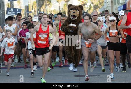 Jan 16, 2011 - Venice Beach, California, U.S. - Thousands of runners participate in the 2nd annual 13.1 Marathon - Los Angeles and Karhu 5k Race. (Credit Image: © Ringo Chiu/ZUMAPRESS.com) Stock Photo